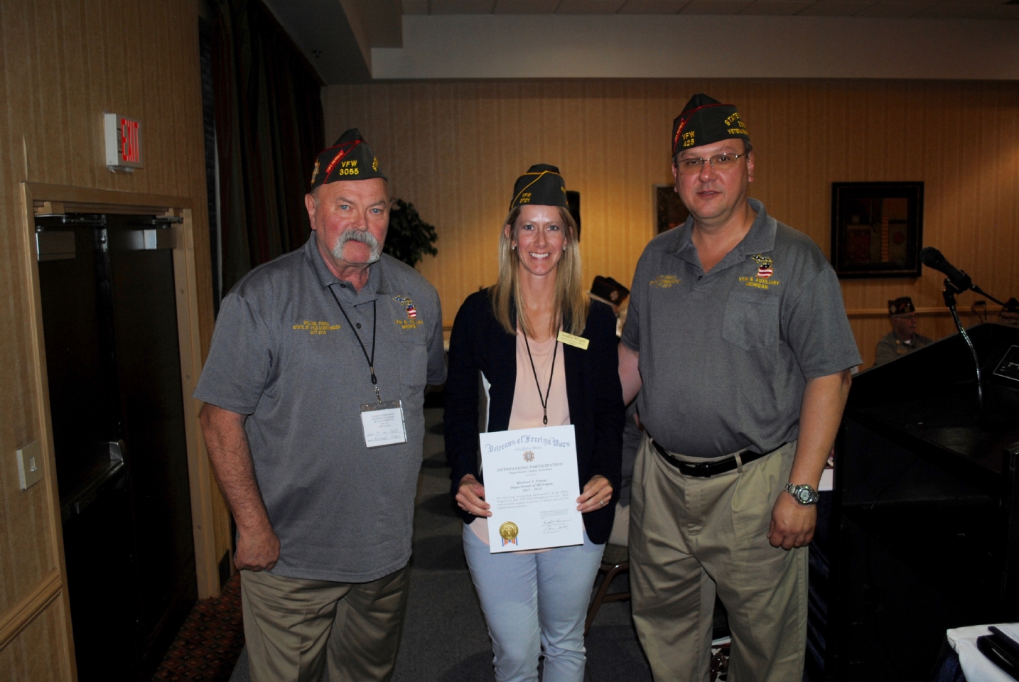 Jessica Wright (c.) presents the Safety Award to Mike Fineis for Outstanding Participation (l.) Matt David (r.).